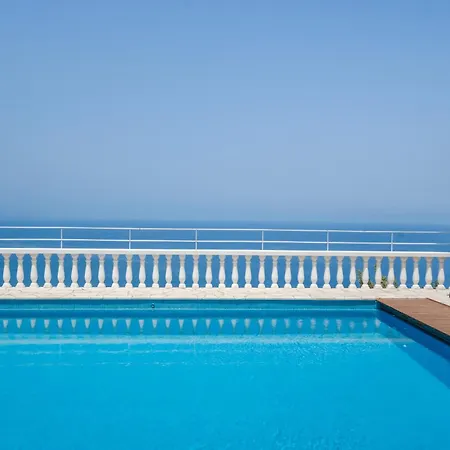 Pool House With Dream View Casa de Férias